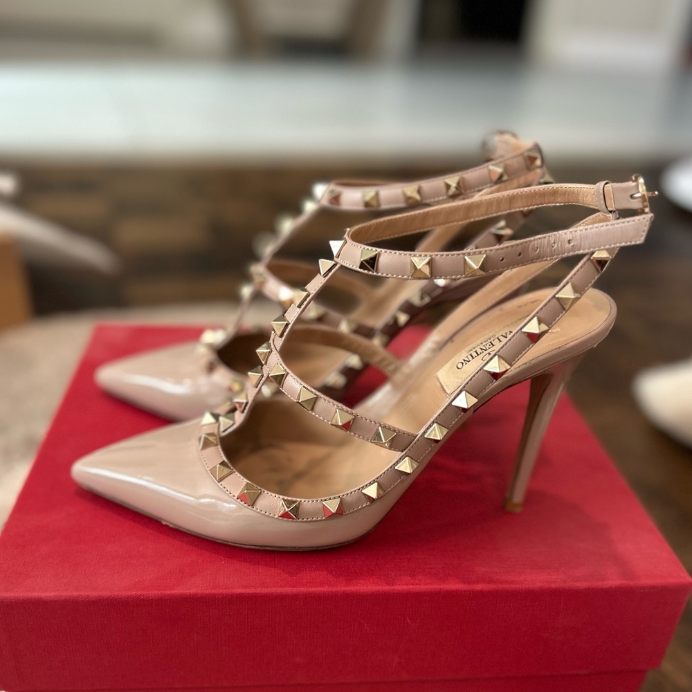 Valentino rock stud patent size 39